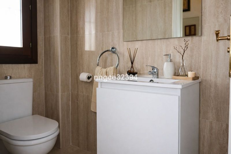 Foto e2e46ca8-a0cb-4338-856e-155d3c25aa49. Casa amb aparcament piscina a Alcorrín Manilva