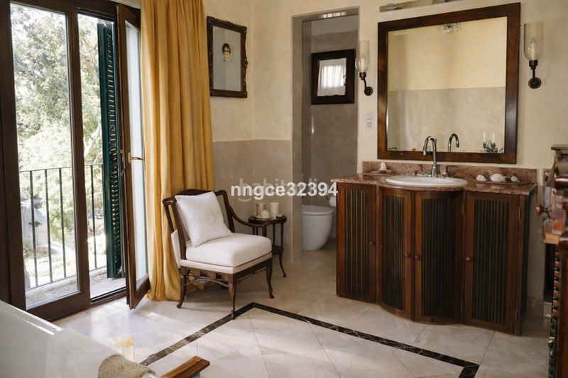 Foto 12df0f48-c5a1-41e9-9aae-de4f62c3d3ac. Casa amb aparcament piscina a Sotogrande costa Sotogrande