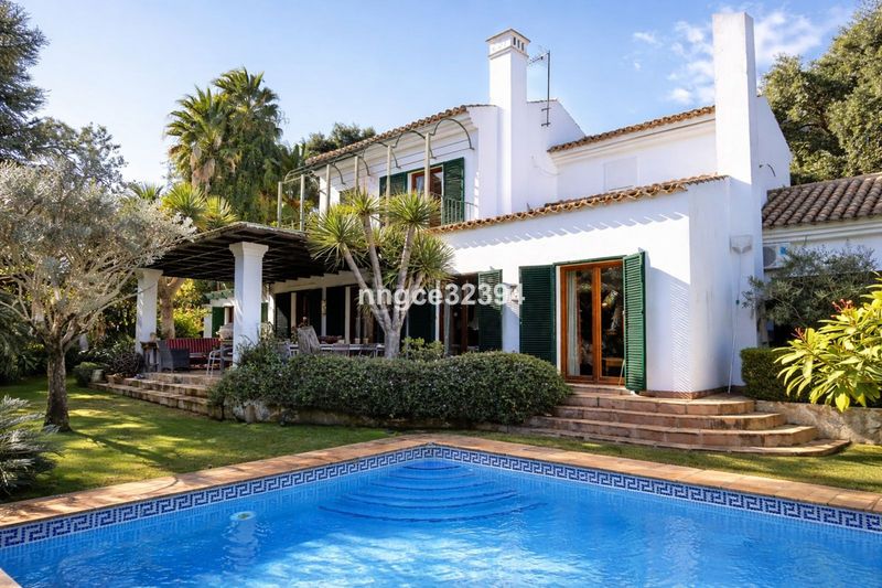 Foto 13d80584-ed14-493d-80aa-e93ab705fc0f. Casa amb aparcament piscina a Sotogrande costa Sotogrande
