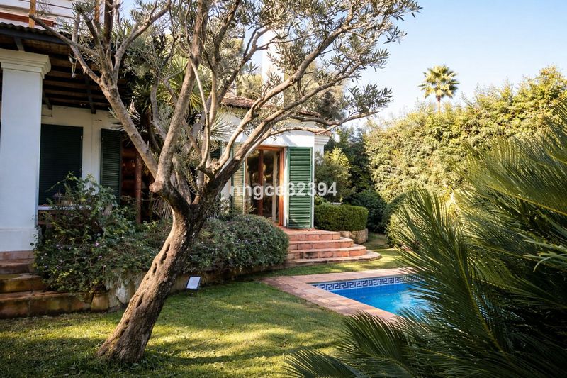 Foto dd1ca245-a8d0-4249-aab7-5e28d80b0eb6. Casa amb aparcament piscina a Sotogrande costa Sotogrande