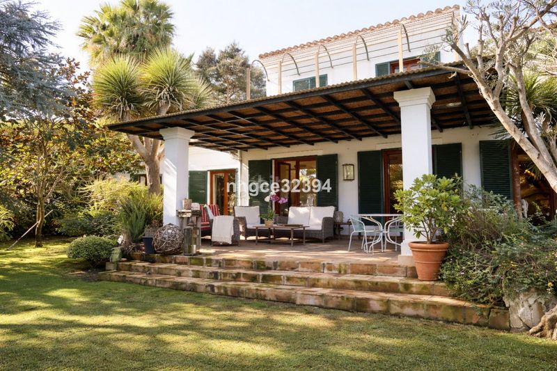 Foto e0456c21-ec3a-4bba-9235-09b1f036555e. Casa amb aparcament piscina a Sotogrande costa Sotogrande