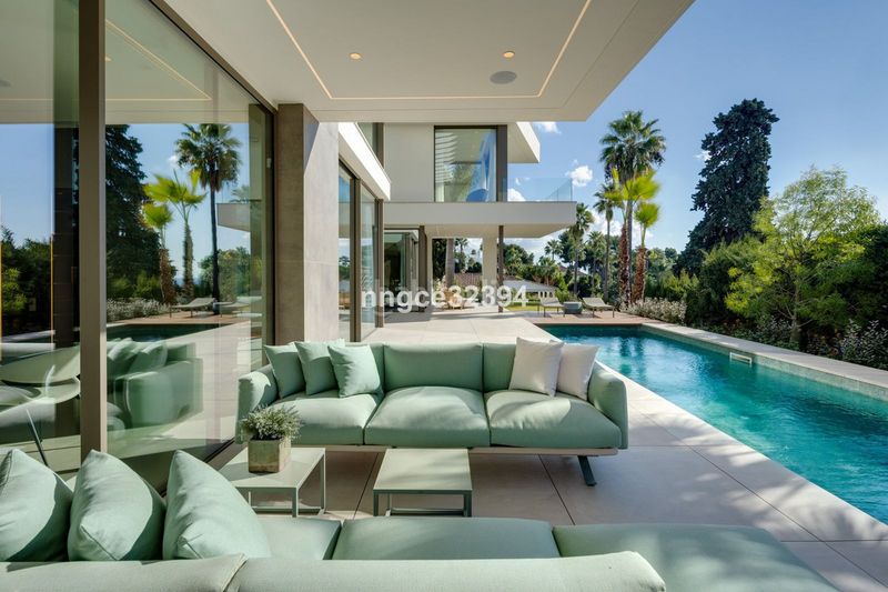 Foto ef65d481-0358-4b12-8482-3bbe070f24a9. Casa amb aparcament piscina a Guadalmina Baja Marbella