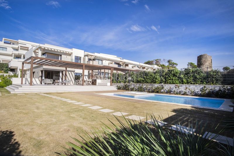 Foto ce764180-5895-425d-8897-280d61060fe9. Casa a El Velerín Estepona