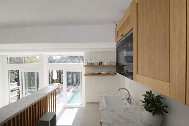 Foto 850a2684-d357-4582-b84e-c656dcf34e49. Casa amb aparcament piscina a Elviria Marbella