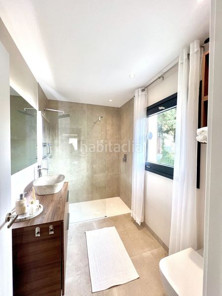 Foto ad45e5f5-82cd-4465-bf3e-8fa4c0ee3407. Casa amb aparcament piscina a Elviria Marbella
