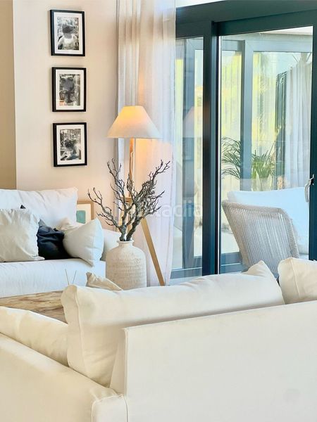 Foto ca26eff8-7e4c-4ecc-930a-f8fb6ac1d5ff. Casa amb aparcament piscina a Elviria Marbella