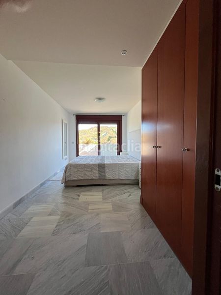 Foto 87f4ca3e-1729-42c0-9028-fb6eb43c1d27. Apartament amb aparcament piscina a Los Flamingos Benahavís