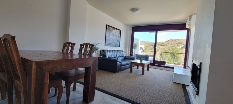 Foto c5a51812-048f-4424-8fb7-b29f00d20211. Apartament amb aparcament piscina a Los Flamingos Benahavís