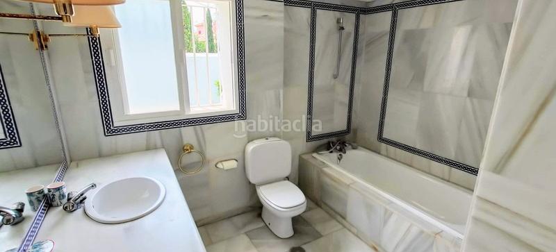 Foto e329d6b4-f7b3-4cd5-a2e7-7d8d0f1c766a. Chalet en Guadalmina Baja Marbella