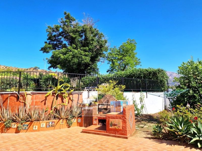 Foto bf645e14-8e5d-431d-b4ab-65adfa50c50a. Masia a Álora