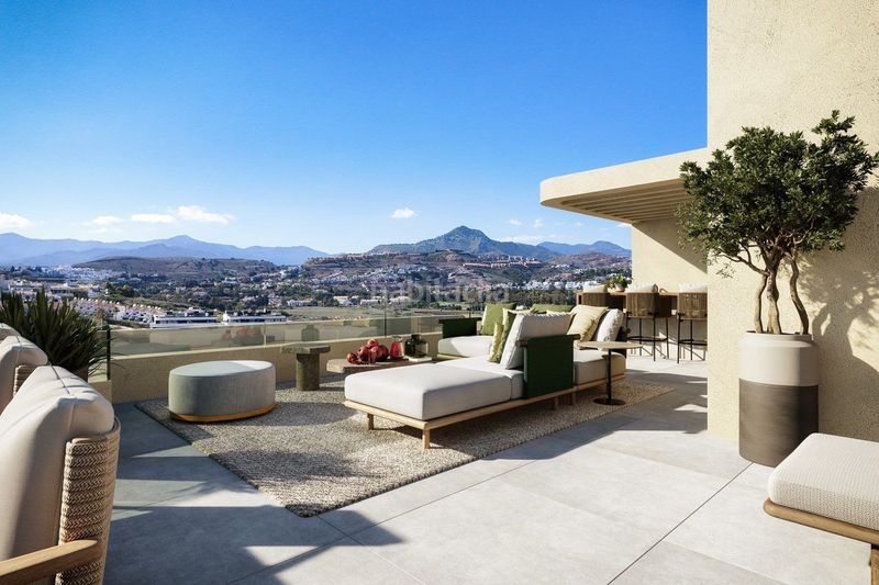 Foto f303ce5f-effb-4693-8c77-fb1ce636e77c. Àtic amb aparcament a El Velerín Estepona