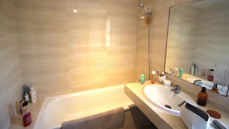 Foto 0dadd6b4-f3f4-4700-92c6-0f549729124c. Casa amb aparcament a Los Pacos Fuengirola