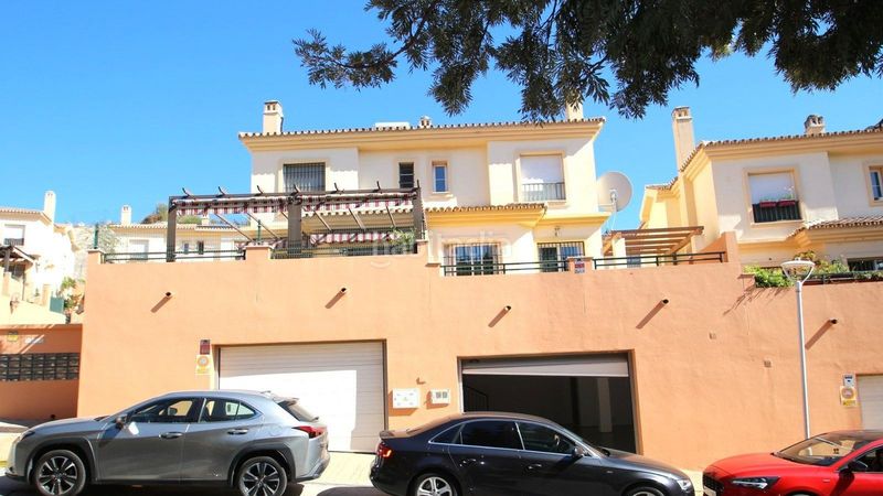 Foto f296e01f-8ea6-43fb-a2b5-edf77dd60b6c. Casa amb aparcament a Los Pacos Fuengirola