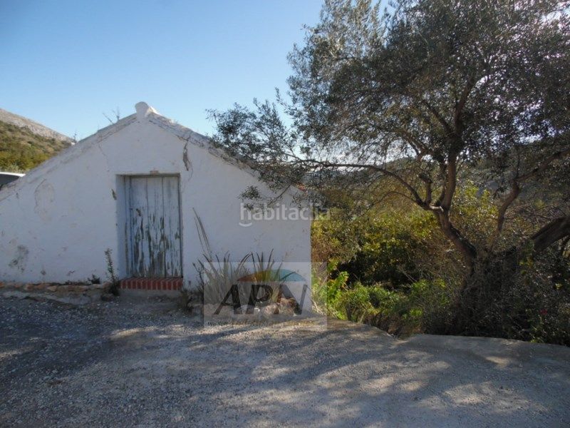 Foto bdf9c6dc-5521-485d-b669-b5302974fd79. Masia a Álora