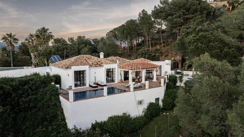 Foto 8b9a255d-9f65-4fd1-9f72-87693aaa4916. Chalet with heating pool in Divina Pastora Marbella