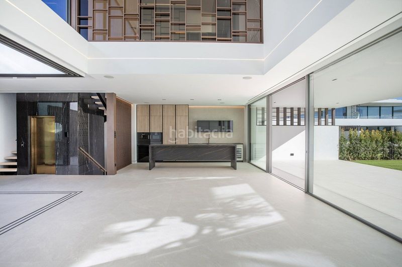 Foto 17e45b77-ae02-4c64-8201-528323dc6f03. Casa amb aparcament piscina a Las Lomas de Río Verde Marbella