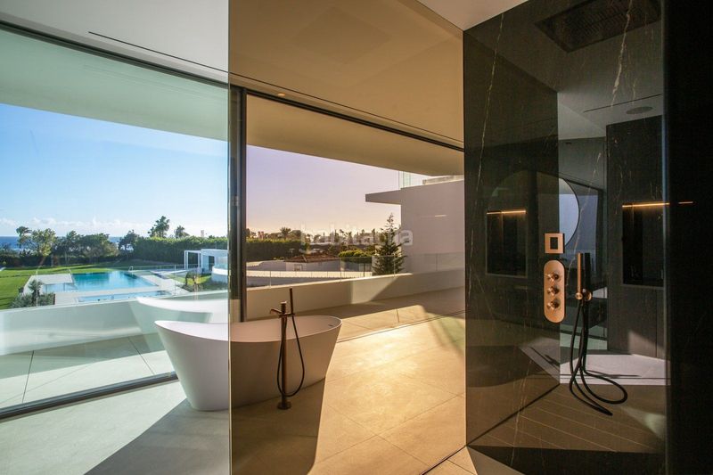 Foto 2176bca4-9559-44b0-a9a0-d5f39811151e. Casa amb aparcament piscina a Las Lomas de Río Verde Marbella