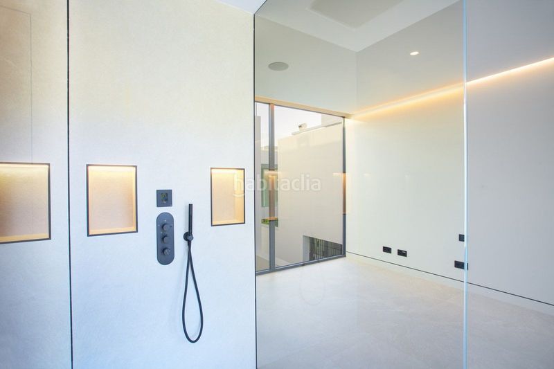 Foto 249fef7a-7686-455e-b357-35d149e6f17c. Casa amb aparcament piscina a Las Lomas de Río Verde Marbella