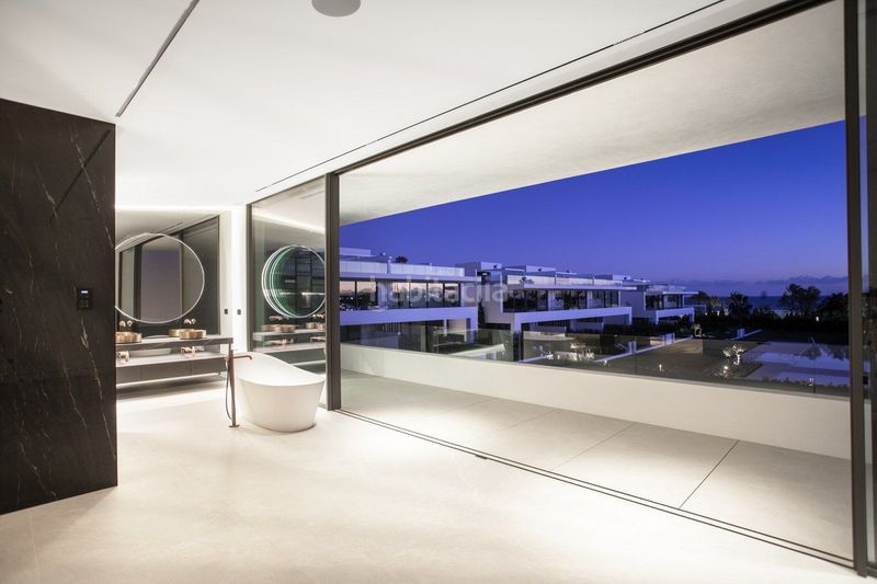 Foto 252b909e-c084-45dd-a42b-6b97694c2c59. Casa amb aparcament piscina a Las Lomas de Río Verde Marbella