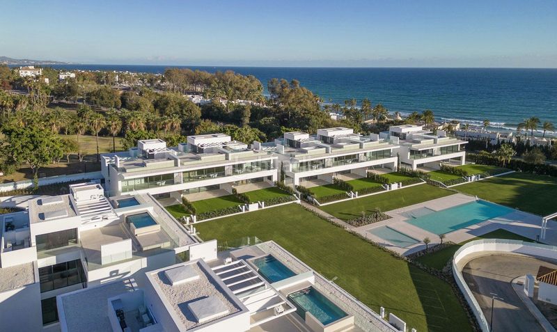 Foto 71f8e93e-93e1-42eb-851d-82336930dd04. Casa amb aparcament piscina a Las Lomas de Río Verde Marbella