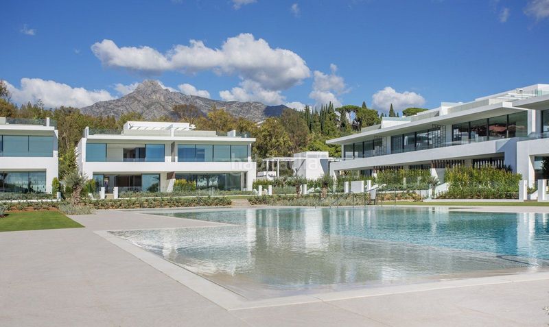 Foto 7db0593b-20b6-4c51-99cc-883e520cf001. Casa amb aparcament piscina a Las Lomas de Río Verde Marbella