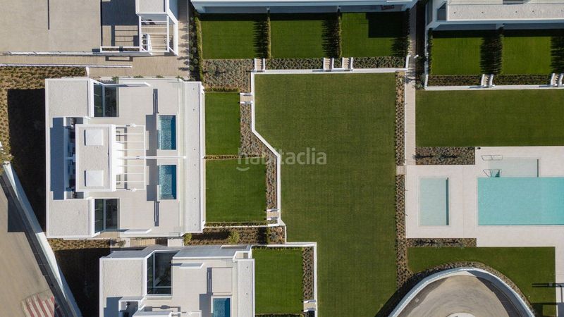 Foto bee6b42f-4161-4d9f-9e2d-142fa79181f9. Casa amb aparcament piscina a Las Lomas de Río Verde Marbella