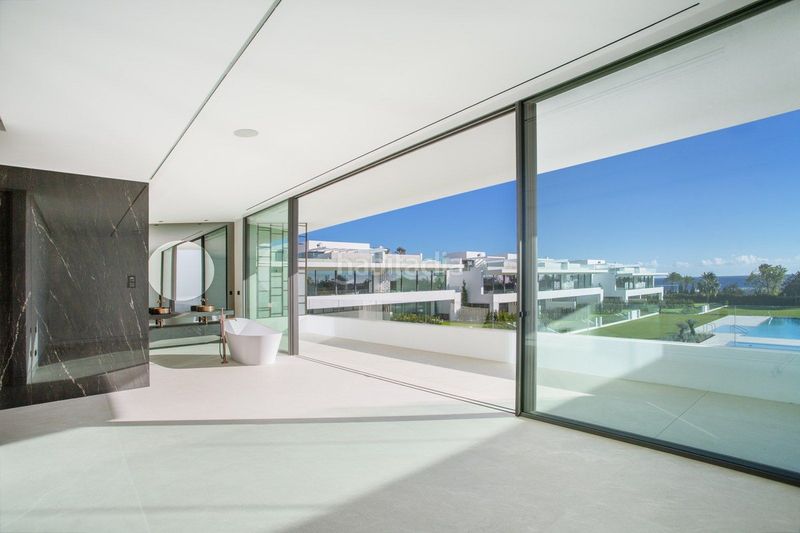 Foto edbf9a3f-2636-416c-8c08-8097dbff67b1. Casa amb aparcament piscina a Las Lomas de Río Verde Marbella