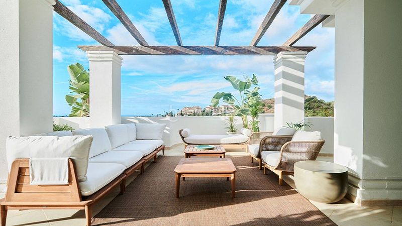 Foto 43409b52-64b7-4448-81ae-47585467da87. Apartament amb aparcament a Las Lomas de Río Verde Marbella