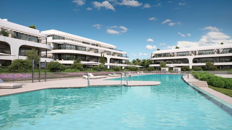 Foto e7a6fbb1-3a58-49e4-ba9e-d21f6a24c59a. Apartament amb aparcament piscina a Las Lomas de Río Verde Marbella
