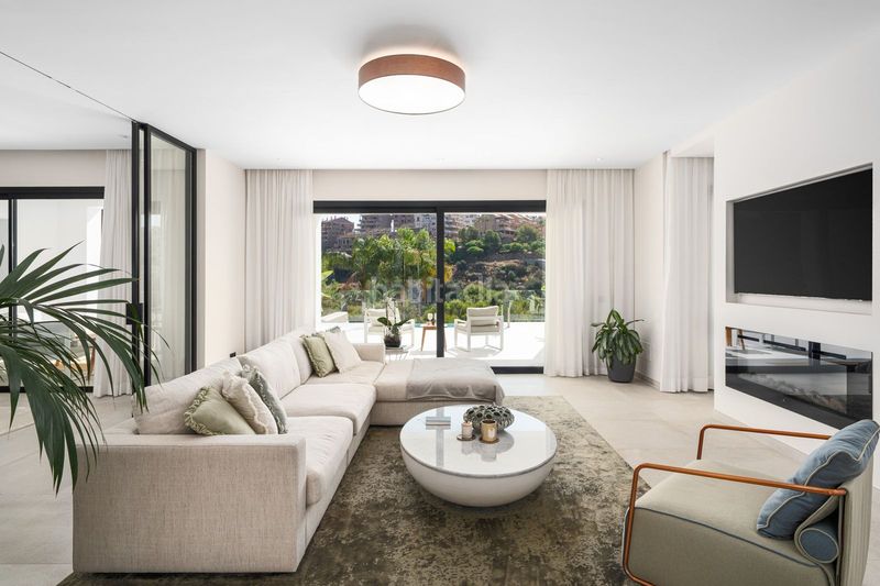 Foto 3abfa20d-7903-4b41-890e-ac5dbd37cef0. Casa amb aparcament piscina a Elviria Marbella