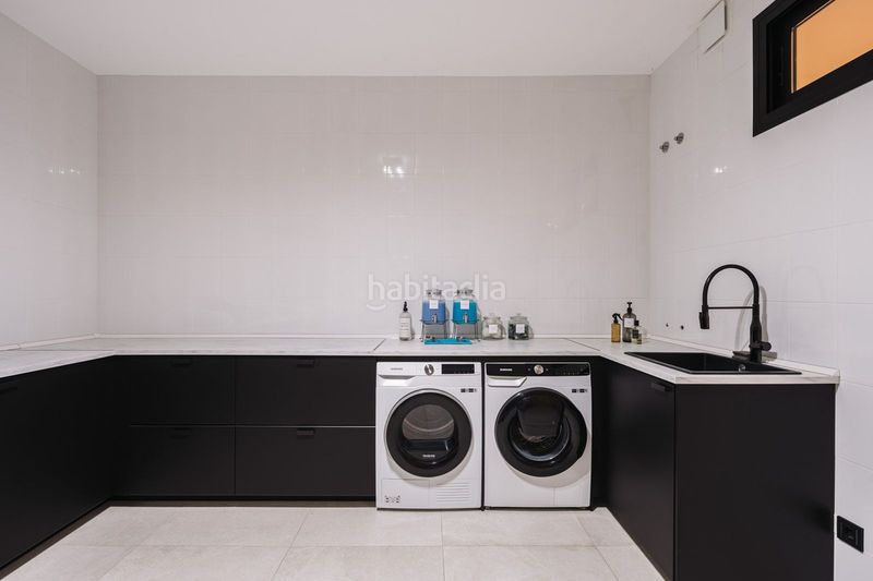 Foto d4a69bfe-dc4f-4774-97fc-62de3cd47628. Casa amb aparcament piscina a Elviria Marbella