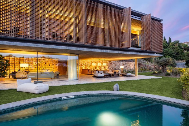 Foto 2269cef7-2e66-43f4-bc4a-cb96f9886512. Casa amb aparcament piscina a La Zagaleta Benahavís