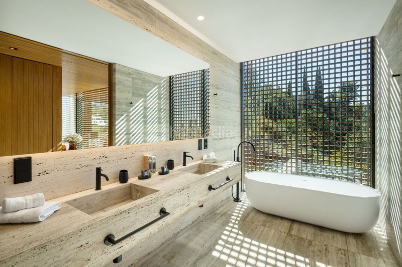 Foto 293ad4e6-a517-48ab-bcf0-e4ce58c8e977. Casa amb aparcament piscina a La Zagaleta Benahavís