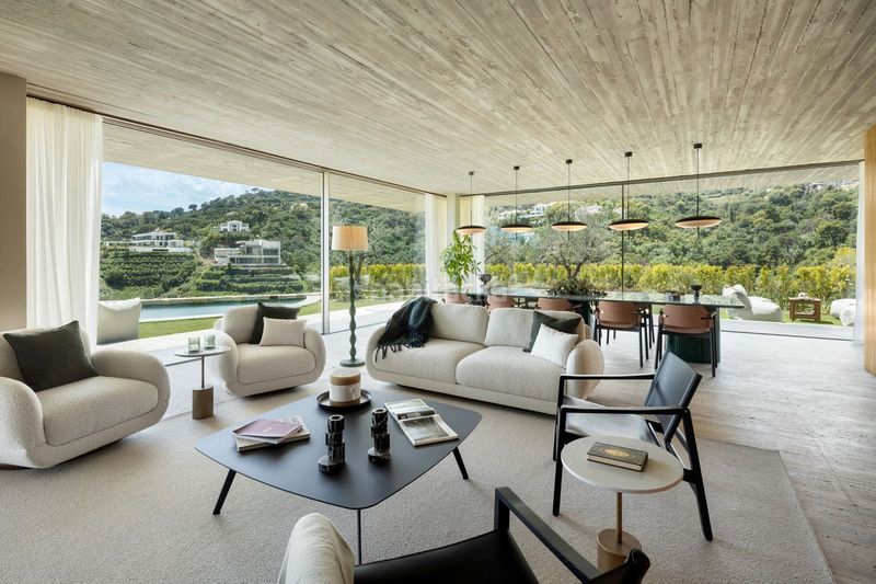 Foto 3287f180-bf82-4a95-a612-0dc456fea783. Casa amb aparcament piscina a La Zagaleta Benahavís