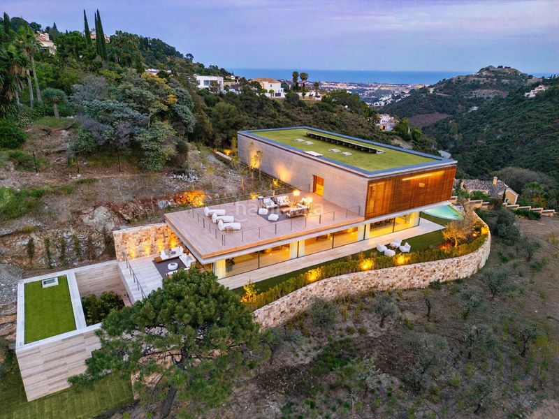 Foto 3f789280-9714-4cb3-a8e8-7c1f9f0cf4b1. Casa amb aparcament piscina a La Zagaleta Benahavís