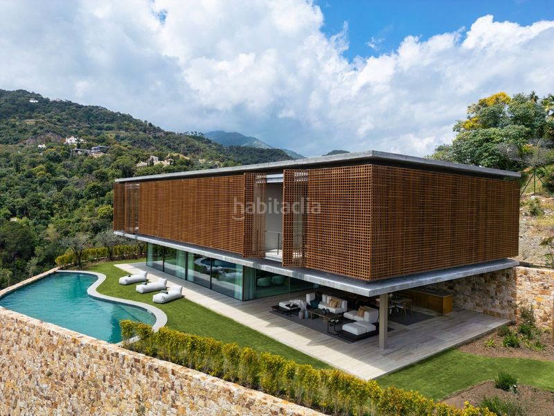 Foto 61c3aaf4-9459-425d-bdf1-a93a6681d0fa. Casa amb aparcament piscina a La Zagaleta Benahavís