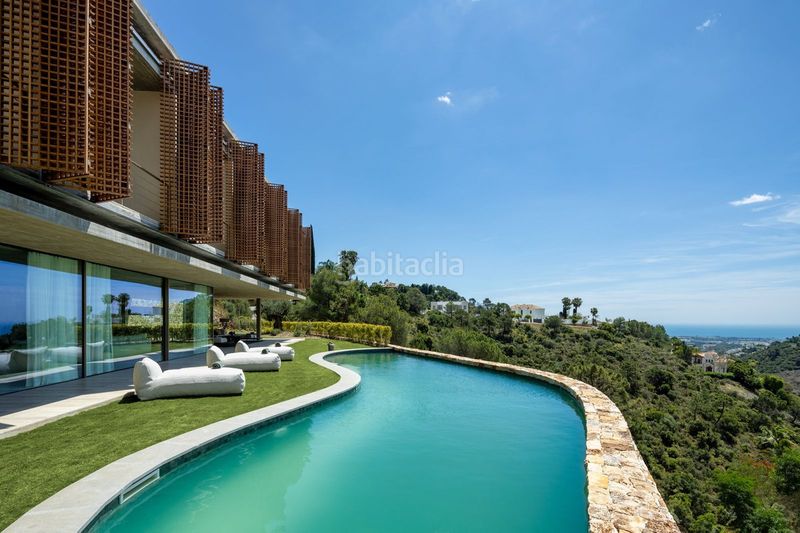 Foto e50af3bb-6577-4ac4-8532-a45ea8e40d84. Casa amb aparcament piscina a La Zagaleta Benahavís