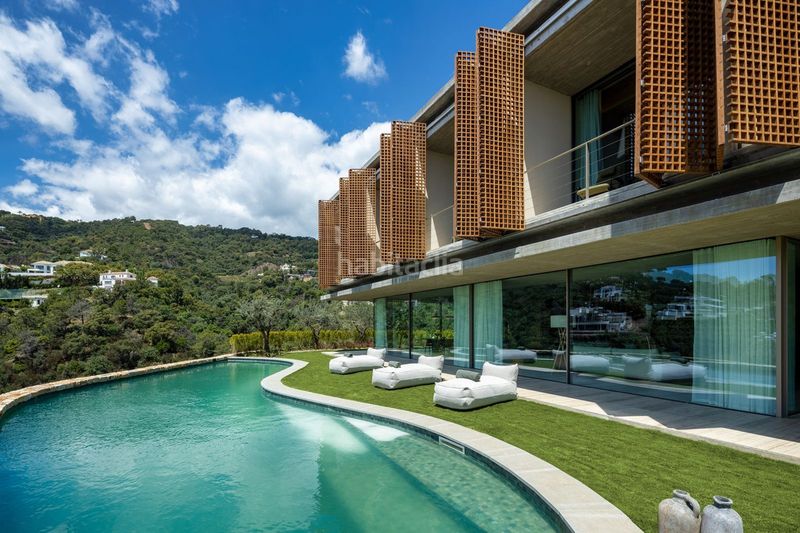 Foto e9884ad8-b67e-4ab3-a1fe-12f784a6cdf2. Casa amb aparcament piscina a La Zagaleta Benahavís