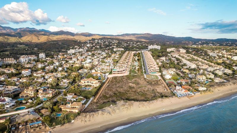Foto f804974c-b6e6-4323-a005-ff7e5b5f1fa6. Casa adossada amb aparcament piscina a Las Lomas de Río Verde Marbella