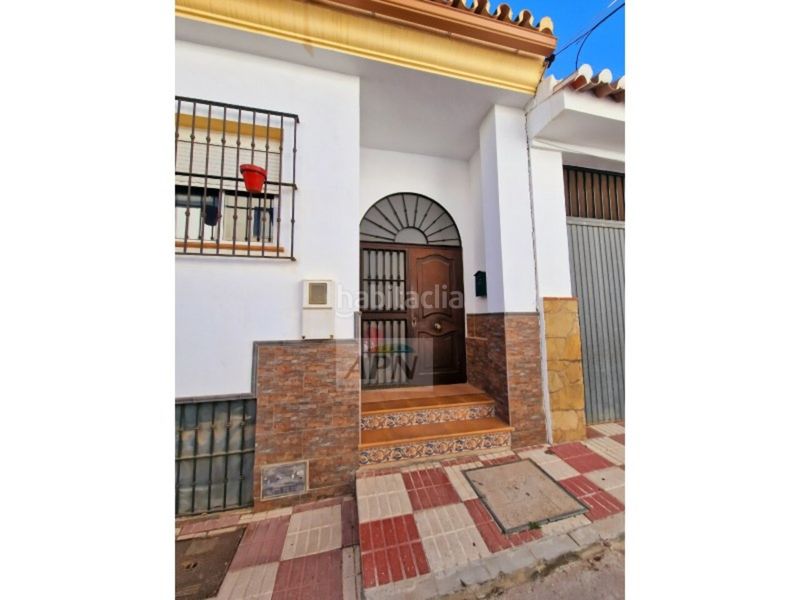 Foto 510fef77-99c7-413a-8ca1-13bc47e5b8f0. Casa adossada a Álora