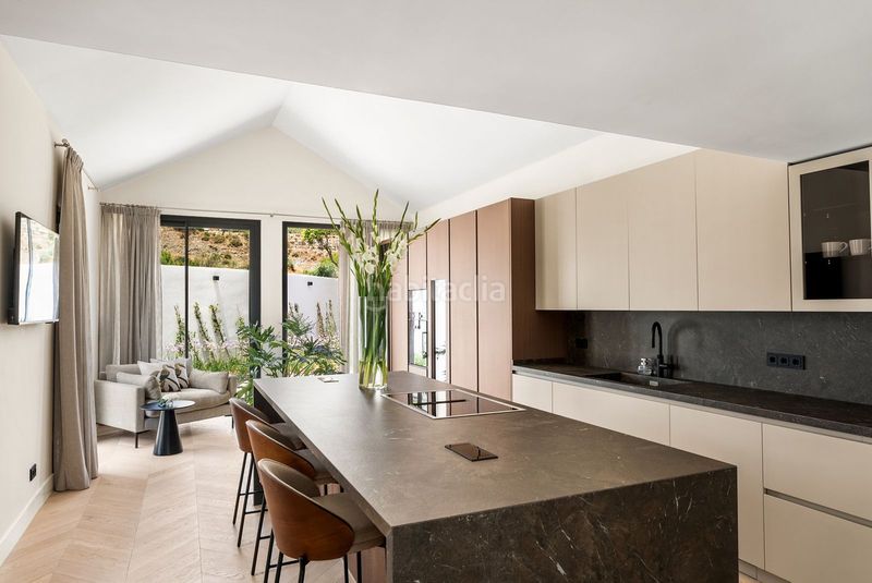 Foto 18e5a658-cbf4-4624-ac45-70779c6acf66. Casa amb aparcament piscina a Los Flamingos Benahavís