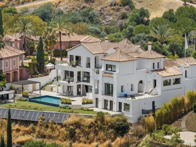 Foto 6ed093a8-aa3f-446b-9755-4931c2357de8. Casa amb aparcament piscina a Los Flamingos Benahavís