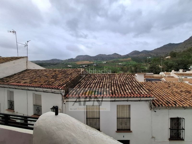 Foto f3bc8f41-8f1b-4c41-acec-91e22fd24a7a. Casa adossada a Álora