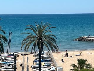 Masia a Centre. Casa capricho  una joya modernista junto al mar en sitges