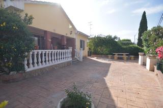 Casa  Carrer albinyana. Casa independiente de 1 planta en la papiola albinyana