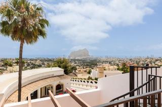 Casa adossada a Cometa. Bungalow con vistas al mar, piscinas y zonas de ocio  ubicación