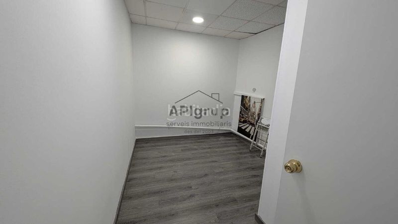 Foto 9f95acad-f0d1-49b5-8959-f01a7abb3692. Local comercial a Centre Sabadell