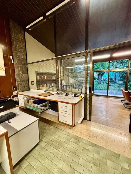 Foto a07811dd-0927-4bed-abbd-952473a91874. Lloguer local comercial a Centre Sabadell