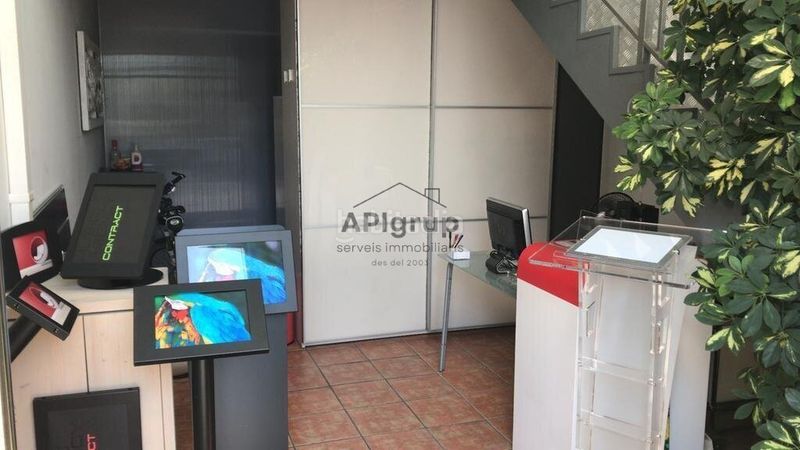 Foto e54bb8eb-cd42-4a3d-8a93-327c9d791bdf. Lloguer local comercial a Centre Sabadell