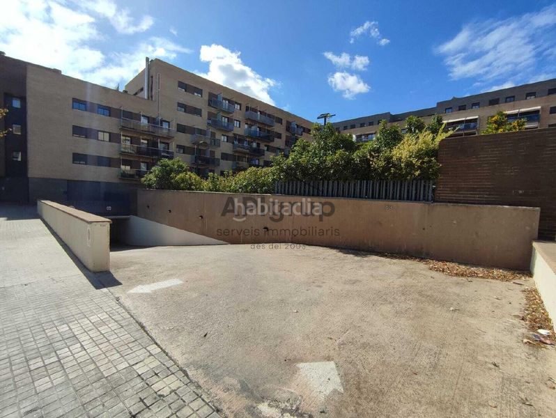 Foto cc5b5a3b-1863-42a4-80fe-59c96942a641. Aparcament cotxe a Castellarnau Sabadell